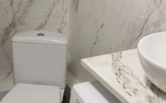 Uyutnaya studiya u metro Chertanovskaya Apartments