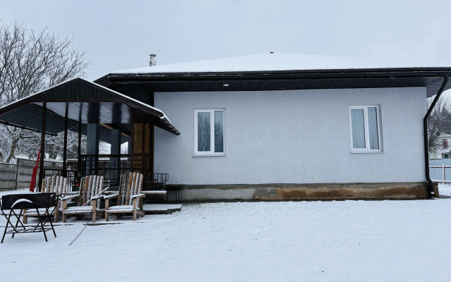 Вилла на берегу реки около Минска