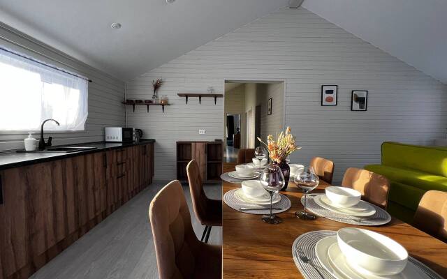 Point 400 Kedrovyj Guest House