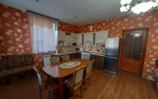 Na 11-Ya Zavokzalnoy 25 Private house