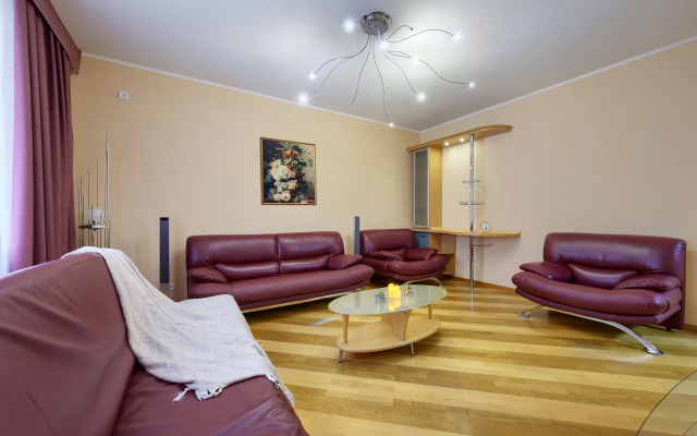 Трёхкомнатные апартаменты на Маршала Чуйкова