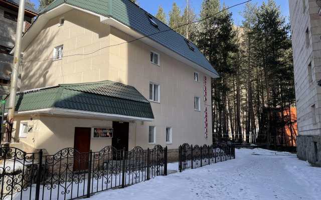 Adamas Hotel