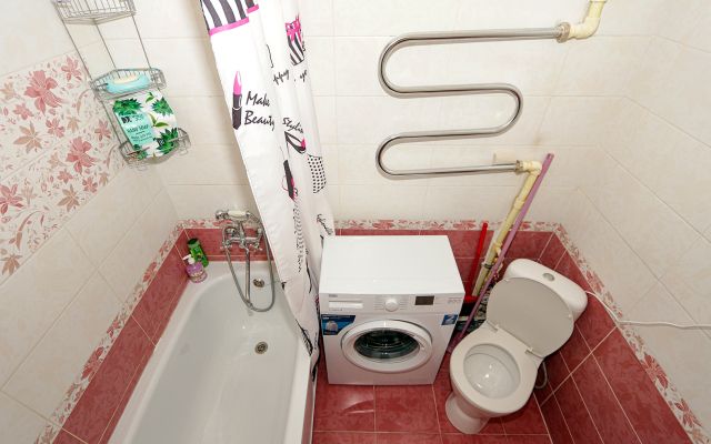 V Shelekhove 13 Flat