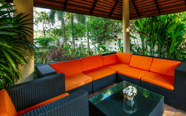 Toba Baan Bua Estate Naiharn Beach Villa