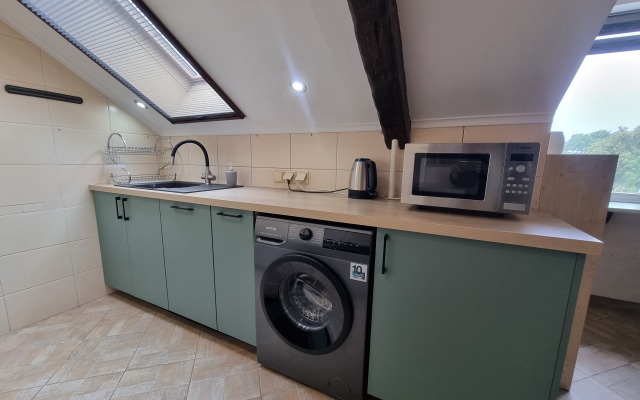 Dvukhurovnevaya Kvartira S Vidom Na More Apartments
