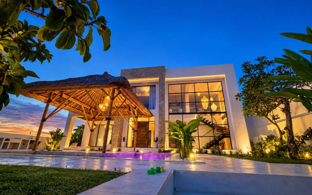 Snow White 8 Villa – Exterior – Kutuh
