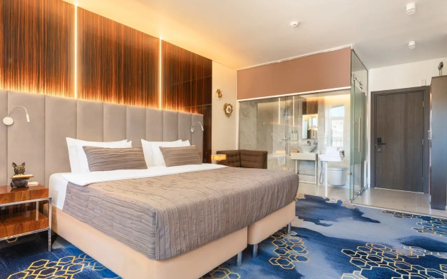 Отель V Hotel&Rooftop Lounge