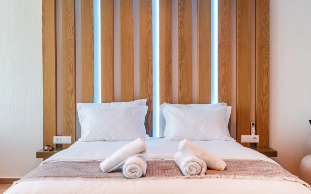Marina Luxury Suites 101 Jacuzzi Apartments