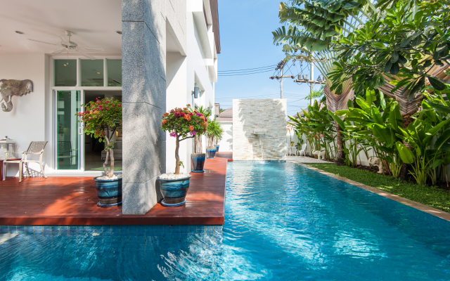 Luxurious Private pool villa near beach Villa