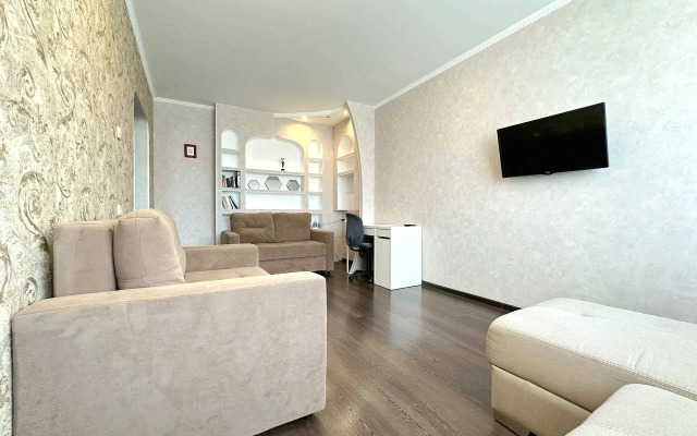 Dvukhkomnatnaya s balkonom na Pritomskom Flat