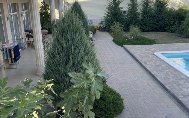 Zhemchuzhina u Morya Flat