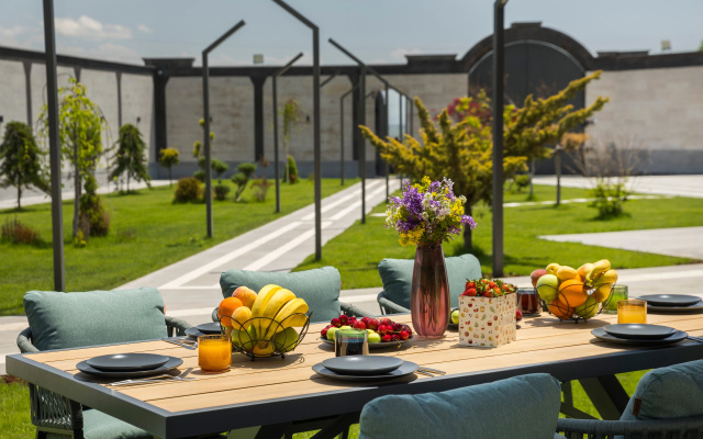 Вилла Wooden villa with pool and sauna, near Myler and Aragats