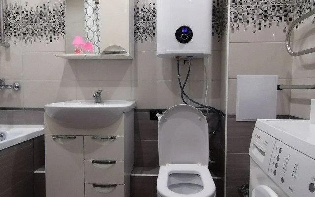 Uyutnaya V Tsentre Na Ulitse Modogoyeva Flat