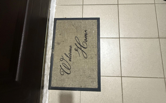 Uyutnaya Odnushka s Dizaynerskim Remontom Flat