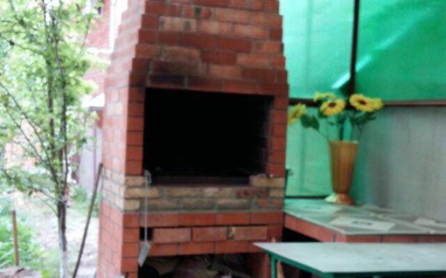 V Gostyah U Lyubvi Guest House