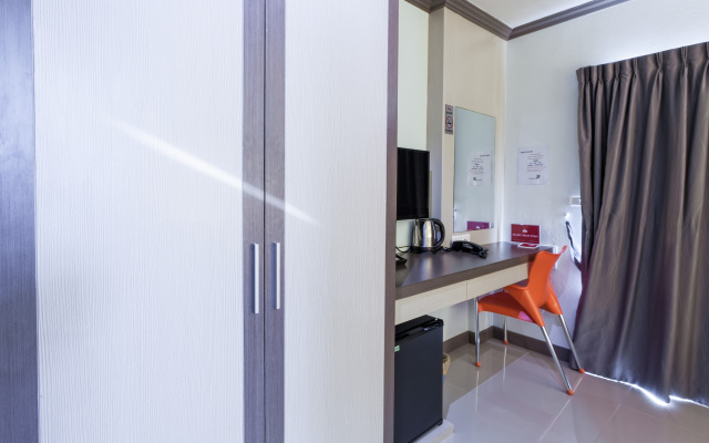 ZEN Rooms Patong Soi Chuwong Hotel