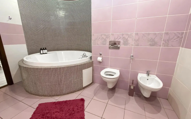 Apartamenty semejnye s kaminom u TC Akvamoll