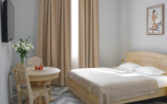 Anna and King  (on Zheleznodorozhnoy)