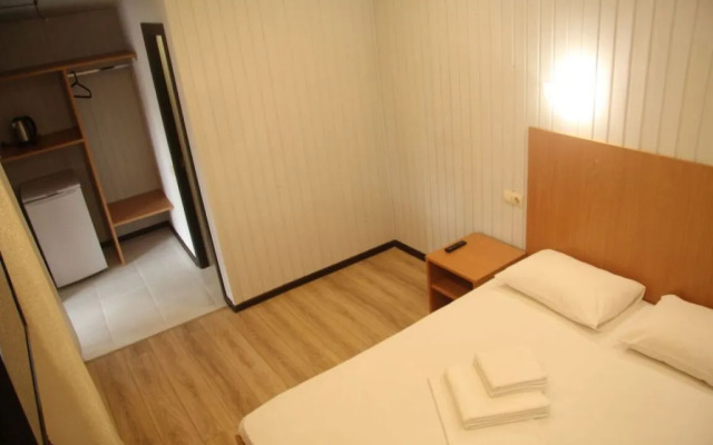 Peak Season 4 Apartments