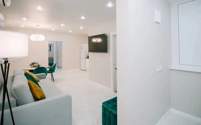 3kh Komnatnaya S Dizaynerskim Remontom Flat