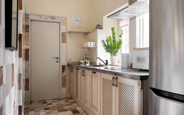 Nikitskiy Bulvar 7b Apartments