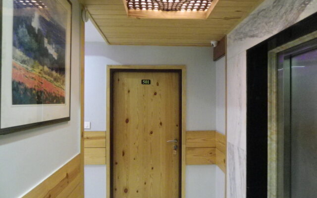 The Lodge B & B