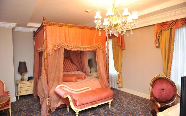 Intourist Palace Hotel