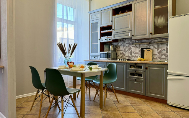 Апартаменты SivakApart c балконом на Невский и видом на набережную