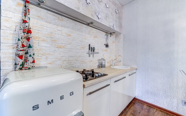 V Zolotom Treugolnike Flat