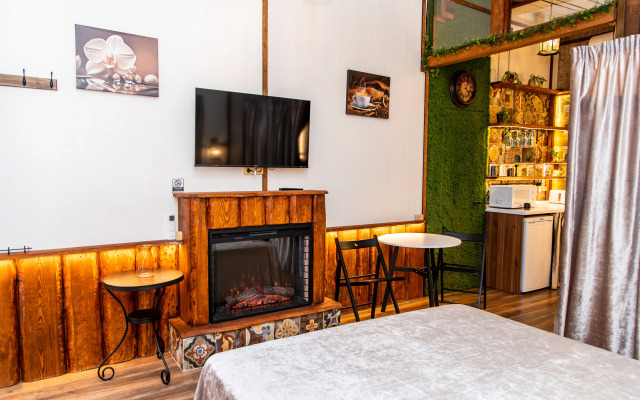 Romanticheskaya Studiya S Kaminom I Balkonom Flat