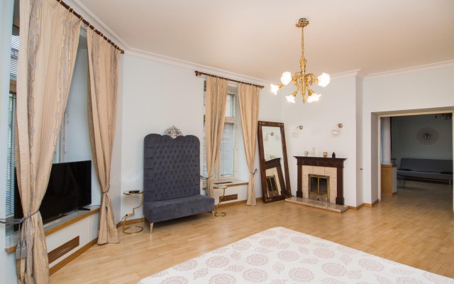 Апартаменты Апарт 24 у Эрмитажа с видом на реку Мойку