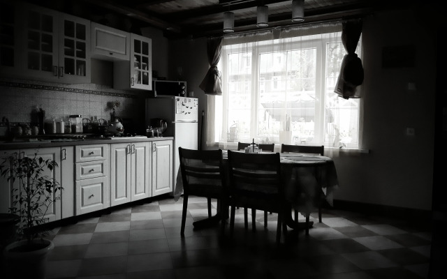 Listya Travyi Guest House