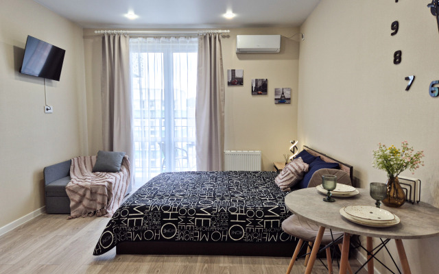 Studiya ZHK Letniy Apartments