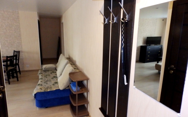 Trehkomnatnyie Apartamentyi Apart Inn Na Spartaka 18  Apartments