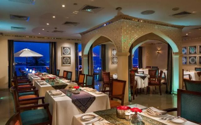 Отель Crowne Plaza Muscat by IHG