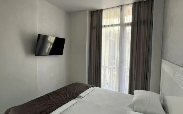 Апартаменты на Светлой 18 (305)