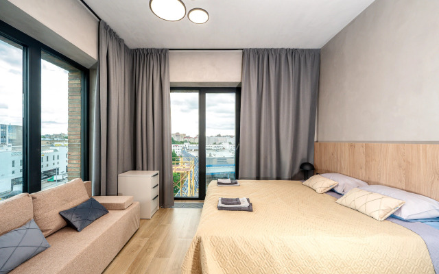 S Bolshimi Oknami Apartments