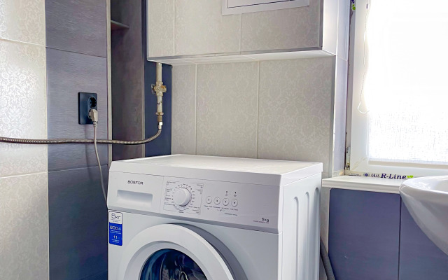 Dvukhkomnatnye S Dvorikom I Parkovkoy Apartments
