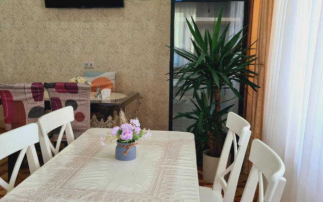 Zolotoy Lev Hotel