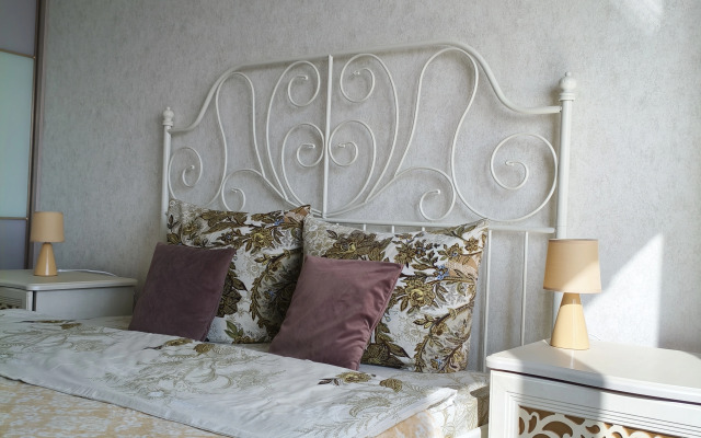 Квартира Двухкомнатные апартаменты в центре города, на берегу Иртыша