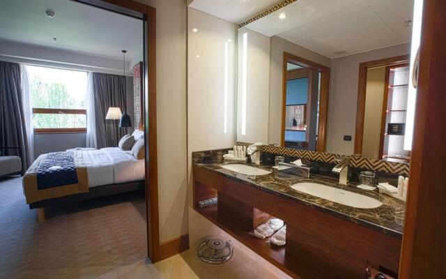 Hotel Radisson Blu Yerevan 5*