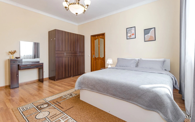 Idealnye Dlya Bolshoy Kompanii V Tsentre Apartments