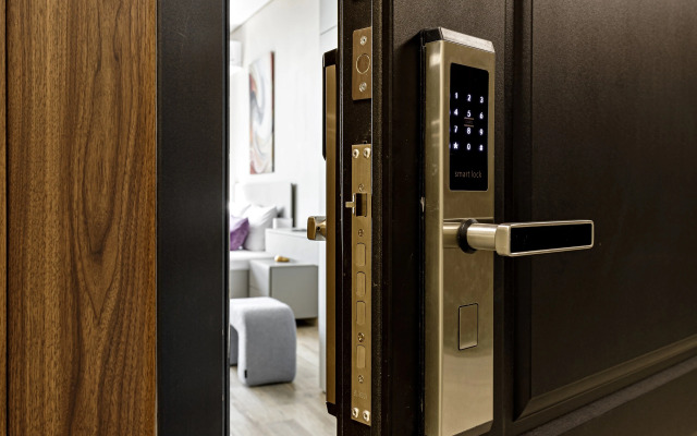 Апартаменты VIP студия с роскошной ванной у панорамного окна