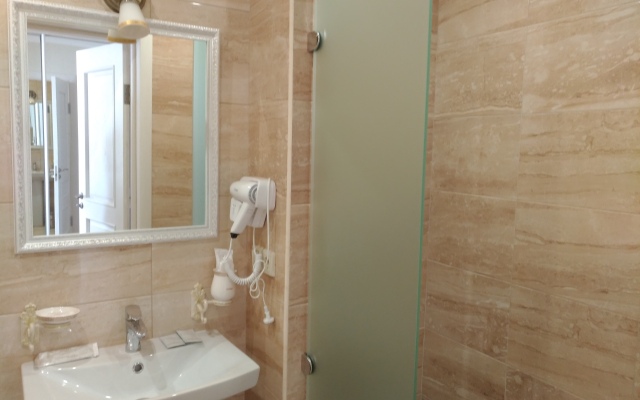 8 Avenyu Hotel