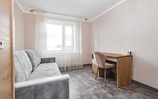 Stilnaya Trekhkomnatnaya Flat