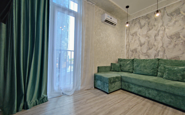 Uyutnaya Studiya S Panoramnymi Oknami Flat