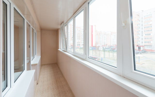 Sapfir s Zakrytym Dvorom, Ryadom s TTS Ostrov, Mat i Dity Apartments