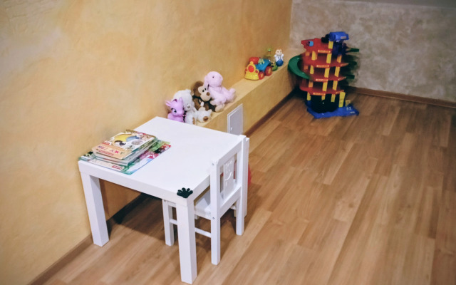 Двухкомнатная квартира в Частном Доме с Отдельным Входом