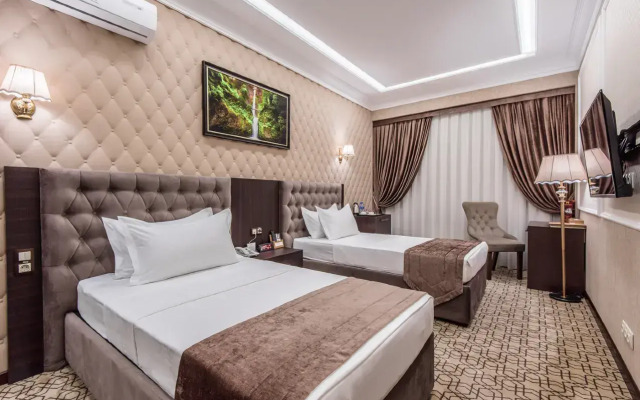 Huayue Mansion Hotel