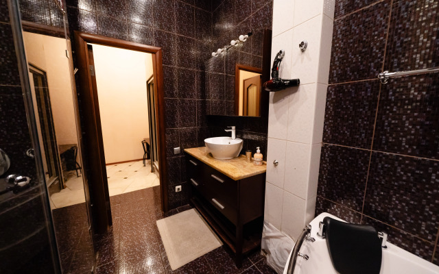 Trekhkomnatnyye Apartamenty s Dzhakuzi na Bol'shoy Morskoy 19 Apartments